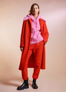 Edited unpacked Fall/Winter 21-22 collections to identify the silhouettes, colors, prints and details with the most commercial promise.