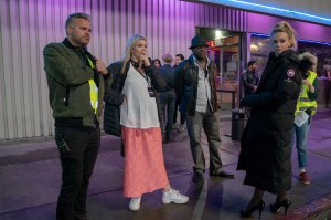 (L to R) Director of photography Benjamin Kracun, writer / director Emerald Fennell, actor Sam Richardson, and actor Carey Mulligan on the set of PROMSING YOUNG WOMAN, a Focus Features release. Credit : Merie Weismiller Wallace / Focus Features