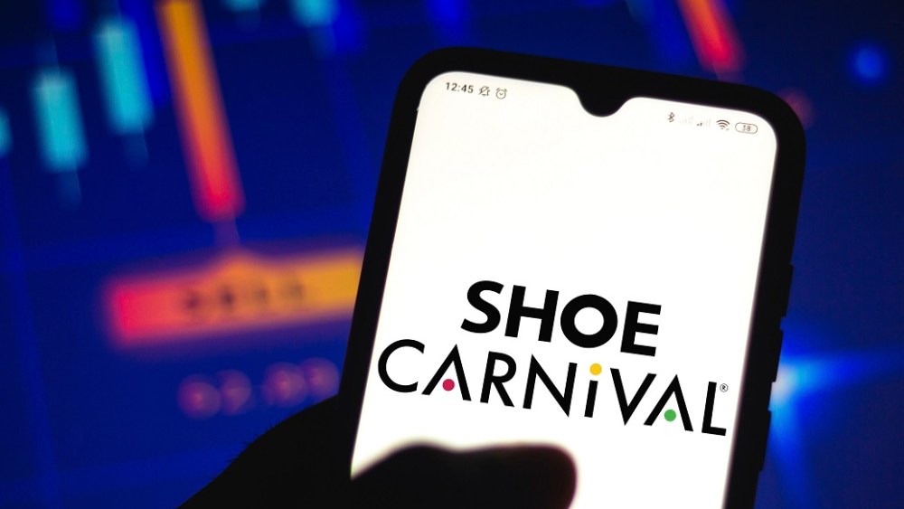 Ahead of its official earnings release in March, Shoe Carnival projects fourth-quarter net sales to increase 5.8 percent to $253.9 million.
