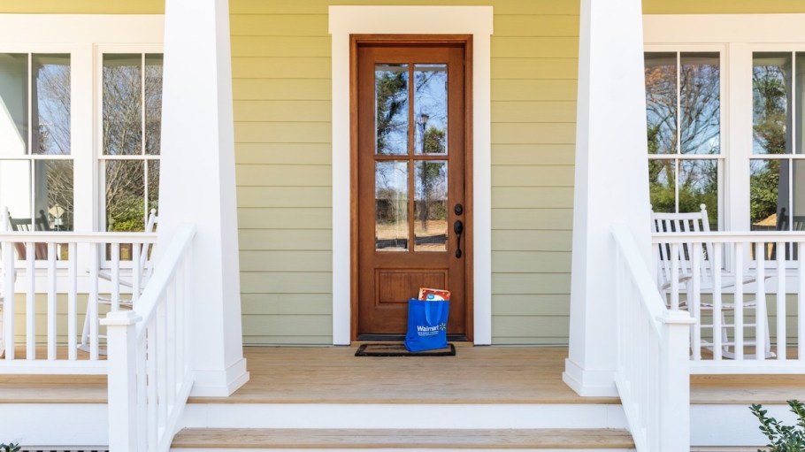 Walmart is dropping the $35 order minimum required for shoppers to get same-day delivery on more than 160,000 items to their doorstep.