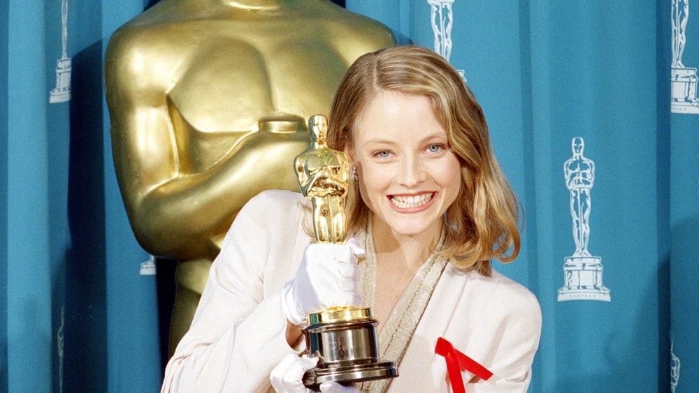 Jodie Foster shows off her Oscar backstage at the 64th annual Academy Awards in Los Angeles, Ca., March 30, 1992.  Foster won best actress in a leading role for her performance in "Silence of the Lambs."  (AP Photo/Bob Galbraith)