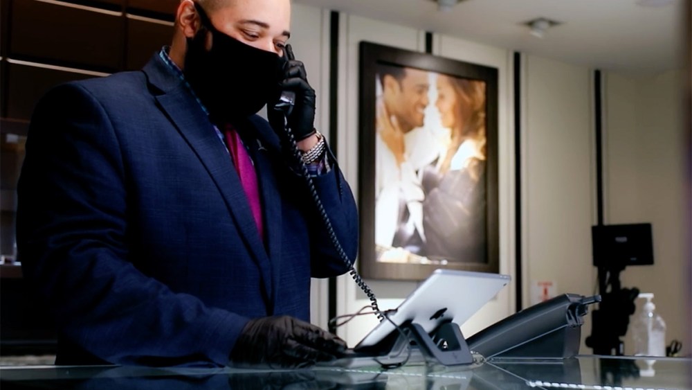 A virtual consultation at a Signet-owned jewelry store.