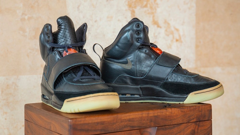 Kanye West wore the Nike Air Yeezy 1 prototype to the 2008 Grammys