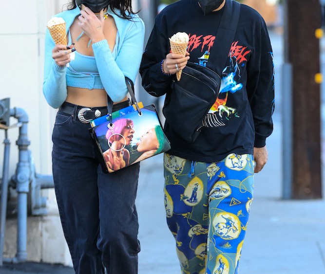 From Kylie Jenner to Sarah Jessica Parker, celebrities step out in a parade of loose-fitting jeans straight from the '90s.