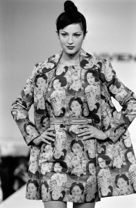 A model on the runway in a look from Vivienne Tam's Fall 1995 ready-to-wear collection.