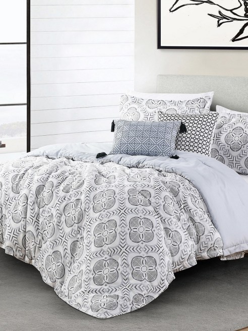 Women's fashion brand Anne Klein has launched a new home collection at Macys.com and its flagship website AnneKlein.com.