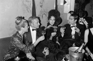 Jeanne Marie de la Rochefoucauld, Pat Cleveland, Martin Snaric, and guests attend Halston's "Black Ball" party at Regine's Paris nightclub on September 25, 1980.