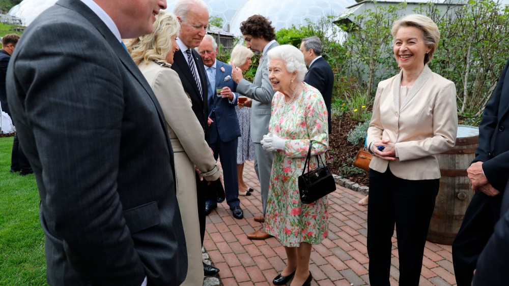 G7 Summit. Queen Elizabeth II speaks to US President Joe Biden and his wife Jill as she attends a reception at the Eden Project with Prime Minister Boris Johnson and G7 leaders, during the G7 summit in Cornwall. Picture date: Friday June 11, 2021. See PA story POLITICS G7. Photo credit should read: Jack Hill/The Times/PA Wire URN:60306820 (Press Association via AP Images)