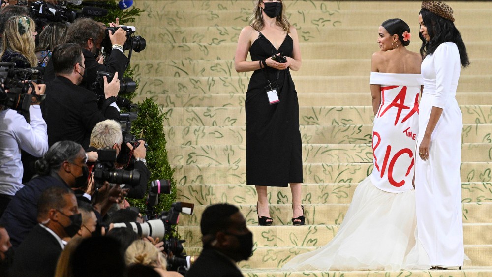 Photo by: NDZ/STAR MAX/IPx 2021 9/13/21 Alexandria Ocasio-Cortez at the 2021 Met Gala Celebrating In America: A Lexicon Of Fashion. (New York City)