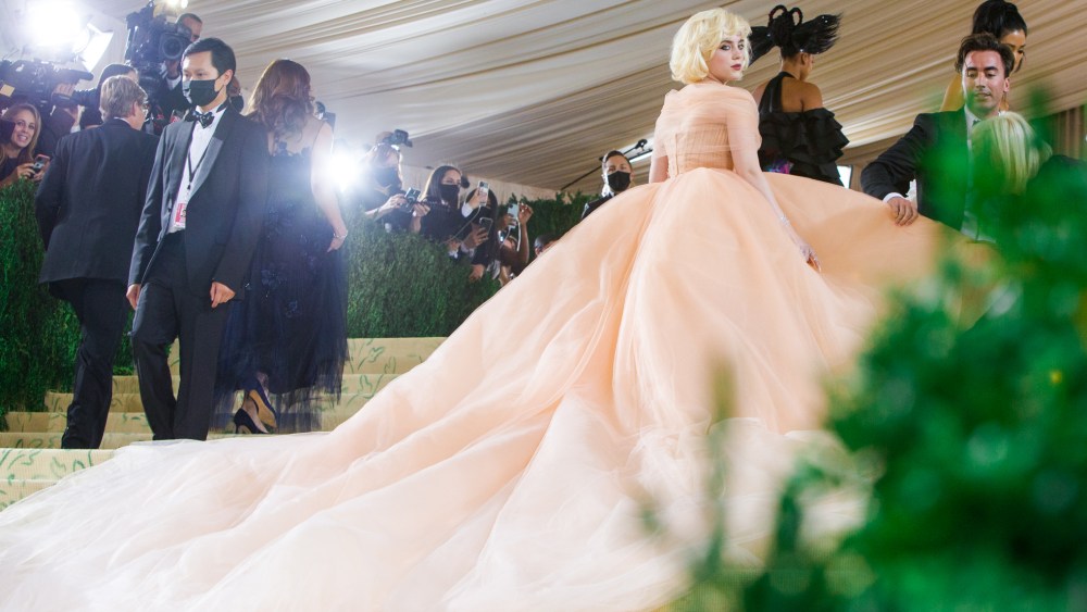 Billie Eilish in Oscar de la Renta