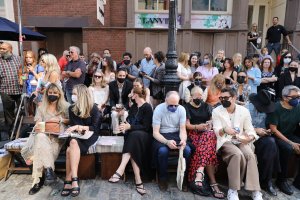 Front row at Tory Burch  RTW Spring 2022