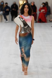 Loewe RTW Spring 2022