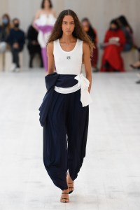 Loewe RTW Spring 2022
