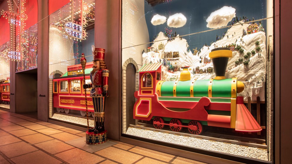 The Christmas windows at Milan's Rinascente.