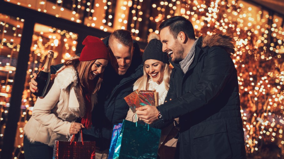For retailers expecting a rush from last-minute shoppers on Friday, footfall on holiday's big shopping days suggest moderate buying instead.