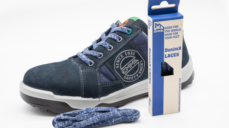 DenimX, Eurocarbon, Paperwise, Emma and Rd4 Textile Sorting Center worked together to develop shoelaces made from recycled jeans.