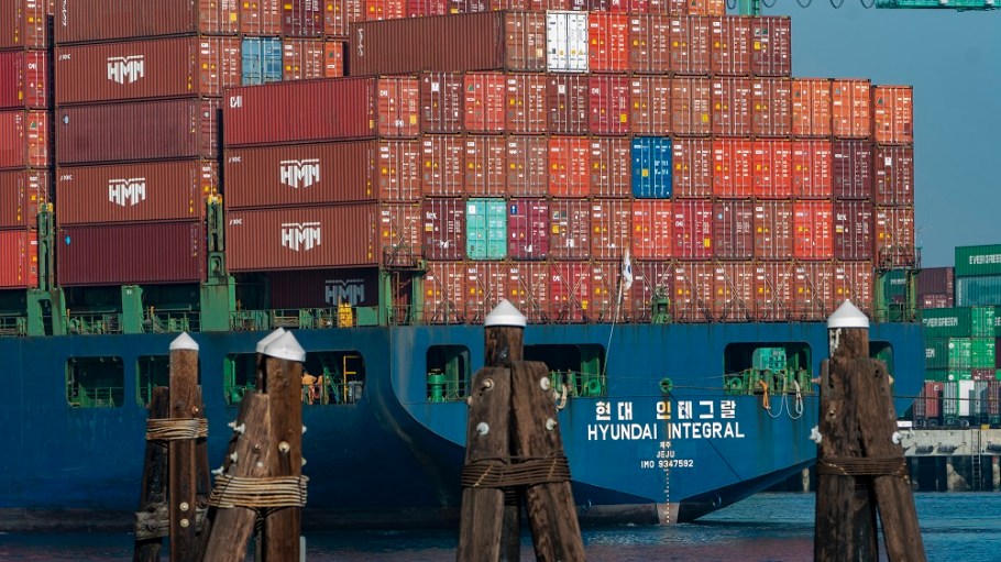 Imports at major U.S. retail container ports are expected to end 2021 with record volume and growth despite supply chain disruptions.