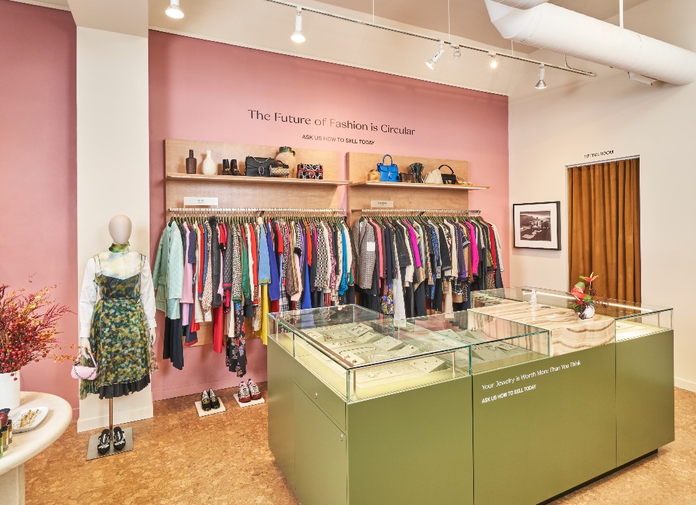 The Brentwood store features art from Thompson Street Studio in New York. 