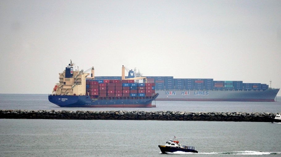 Carriers struggled with schedule reliability in December, as port congestion and Omicron resulted in delays, said a report from Project44.