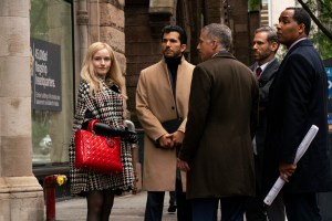 Inventing Anna. (L to R) Julia Garner as Anna Delvery, Gabriel Sloyer as Gabriel Calatrava, Richie Herschenfeld as Richie Notar, Jason Schuchman as Lavin, Lawrence Ballard as Jaffe in episode 104 of Inventing Anna. Cr. Nicole Rivelli/Netflix © 2021