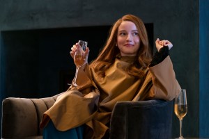 Inventing Anna. Julia Garner as Anna Delvey in episode 105 of Inventing Anna. Cr. Aaron Epstein/Netflix © 2021