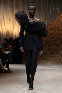 Alexander McQueen RTW Fall 2022
