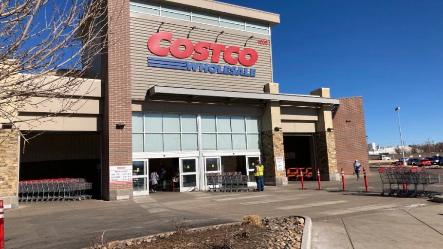 The four new chartered vessels and leased containers provide one-fourth of Costco's annual transpacific containers and shipment needs.