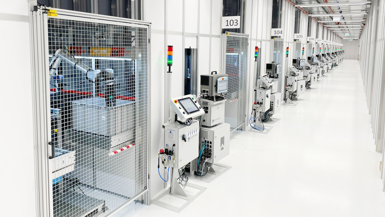 The RightPick platform streamlines the supply chain processes of warehouses with its piece-picking robotic solution, which leverages AI software with intelligent grippers and machine vision.