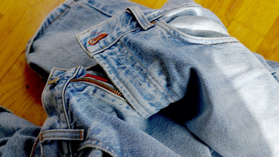 A new collaboration between PureDenim and Sonovia leverages ultrasonic textile application technology for indigo dyeing.