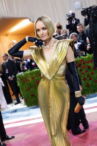 Amber Valletta wore Buccellati  necklace, cuff and rings