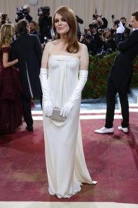Julianne Moore wore Bulgari High Jewelry earrings