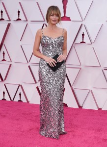 Margot Robbie arrives at the Oscars on Sunday, April 25, 2021, at Union Station in Los Angeles. (AP Photo/Chris Pizzello, Pool)