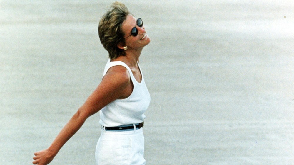 DIANA AT ST BARTHELEMY'S AIRPORT, 1995.COPYRIGHT EXPRESS NEWSPAPERS PLC. 03/09/97 (Express Newspapers via AP Images) No online, mobile, or digital use unless agreed by Express Syndication or licensed agent of Express prior to use.