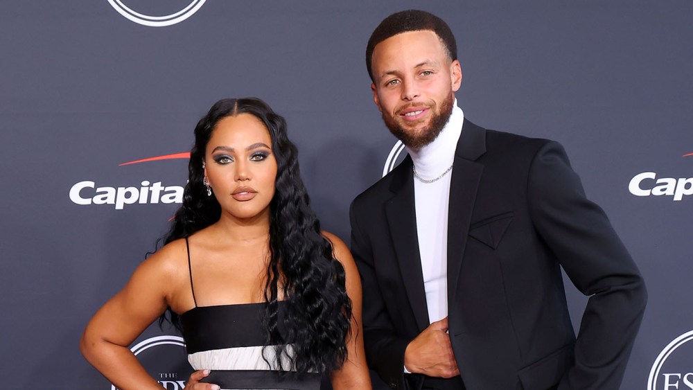 HOLLYWOOD, CALIFORNIA - JULY 20: (L-R) Ayesha Curry and Stephen Curry attend the 2022 ESPYs at Dolby Theatre on July 20, 2022 in Hollywood, California. (Photo by Leon Bennett/Getty Images)