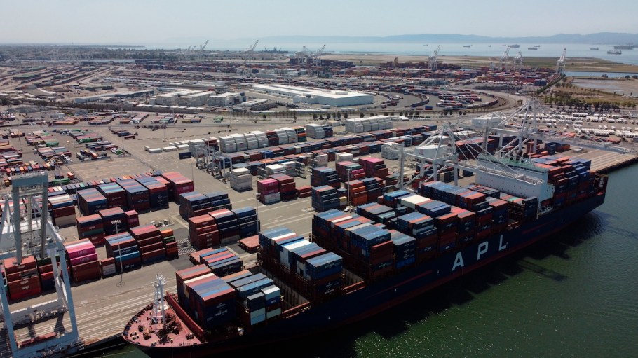 Trucking's AB5 protest moves to Port of Oakland