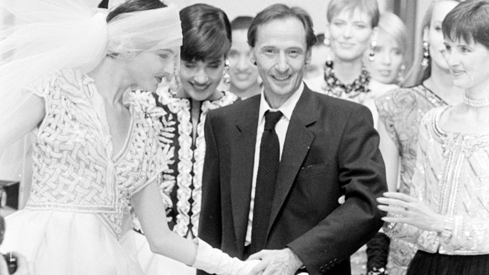 Marc Bohan and Ines de la Fressange pose with models during the finale of his spring 1985 haute couture runway show for the House of Dior on January 30, 1985.