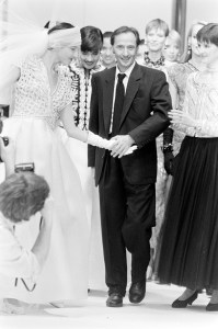 Marc Bohan and Ines de la Fressange pose with models during the finale of his spring 1985 haute couture runway show for the House of Dior on January 30, 1985.