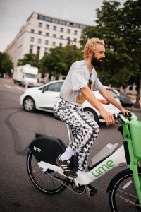 Street style at Paris Men's Fashion Week Spring 2023