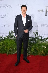 Benjamin Walker arrives at the Los Angeles premiere of the Prime Video series "Lord of the Rings: The Rings of Power" held at The Culver Studios on August 15, 2022 in Los Angeles, California