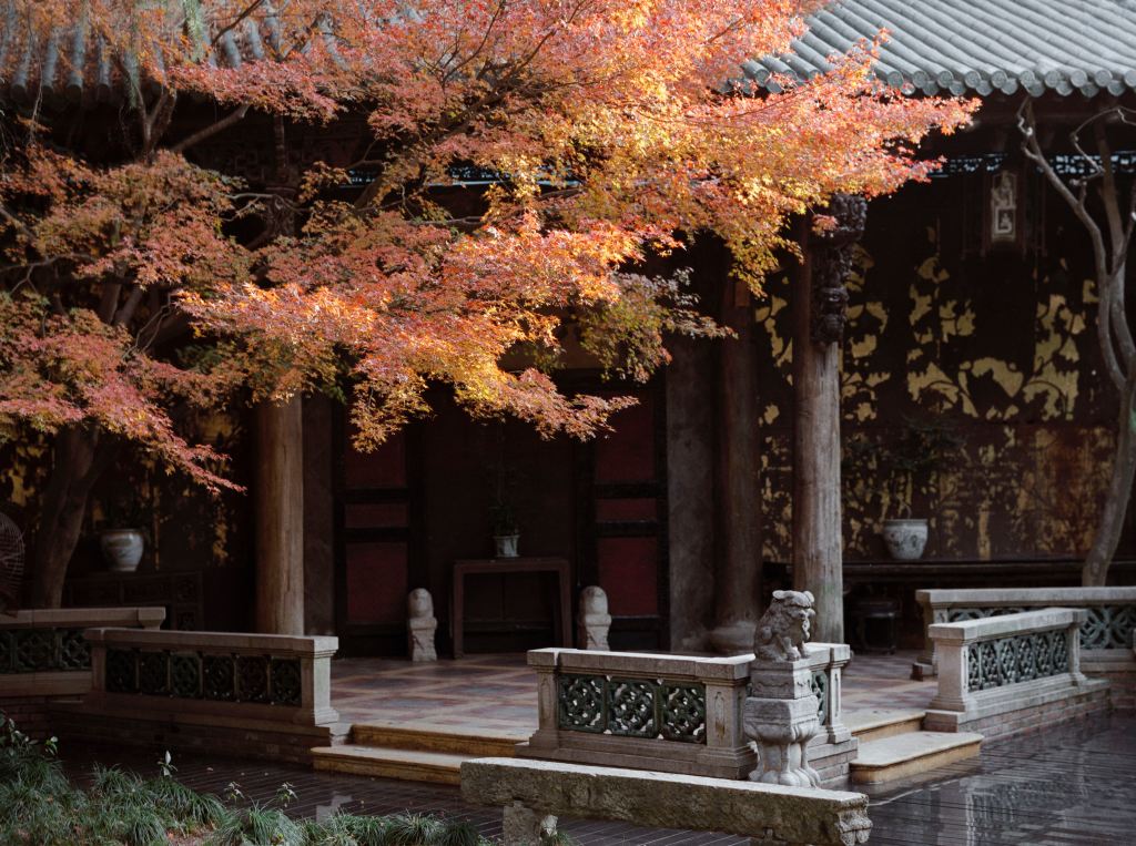 A Fashion Alcove’s Update on Old-time Allure