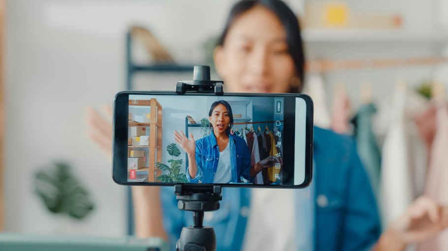  The Tricks to Tracking Fashion Trends Through Social Media