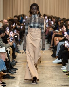 Burberry RTW Spring 2023