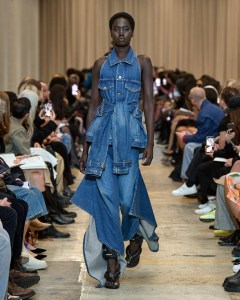 Burberry RTW Spring 2023