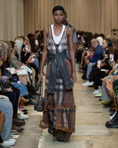 Burberry RTW Spring 2023