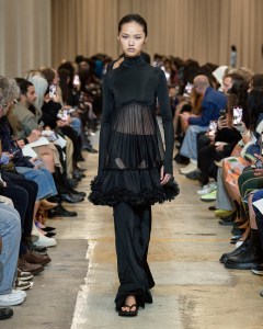 Burberry RTW Spring 2023