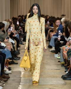 Burberry RTW Spring 2023