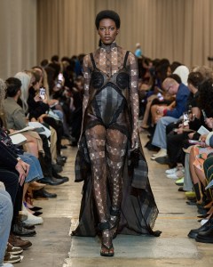 Burberry RTW Spring 2023
