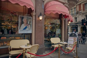 London's tributes to the Queen