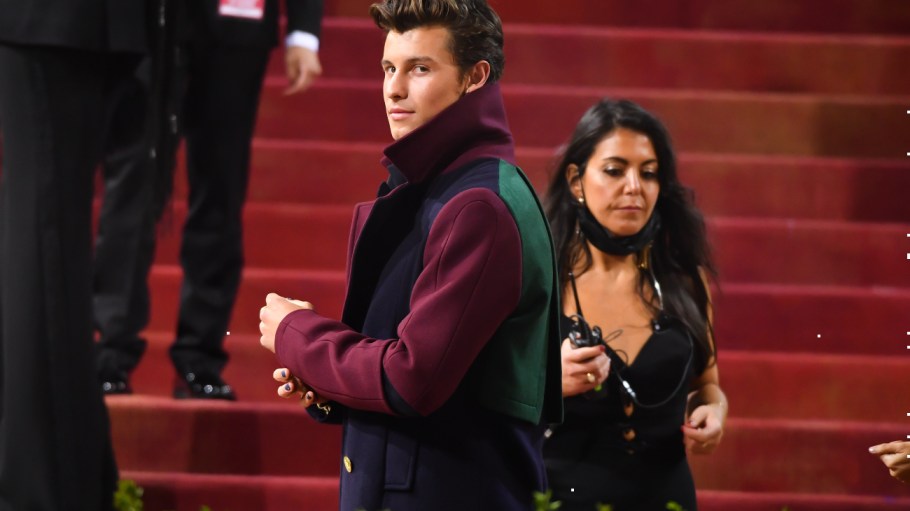 Shawn Mendes wearing Tommy Hilfiger at the 2022 Met Gala