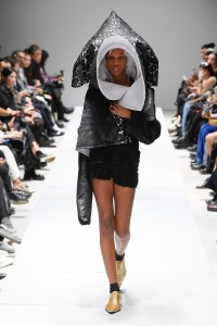 Comme Des Garcons RTW Spring 2023